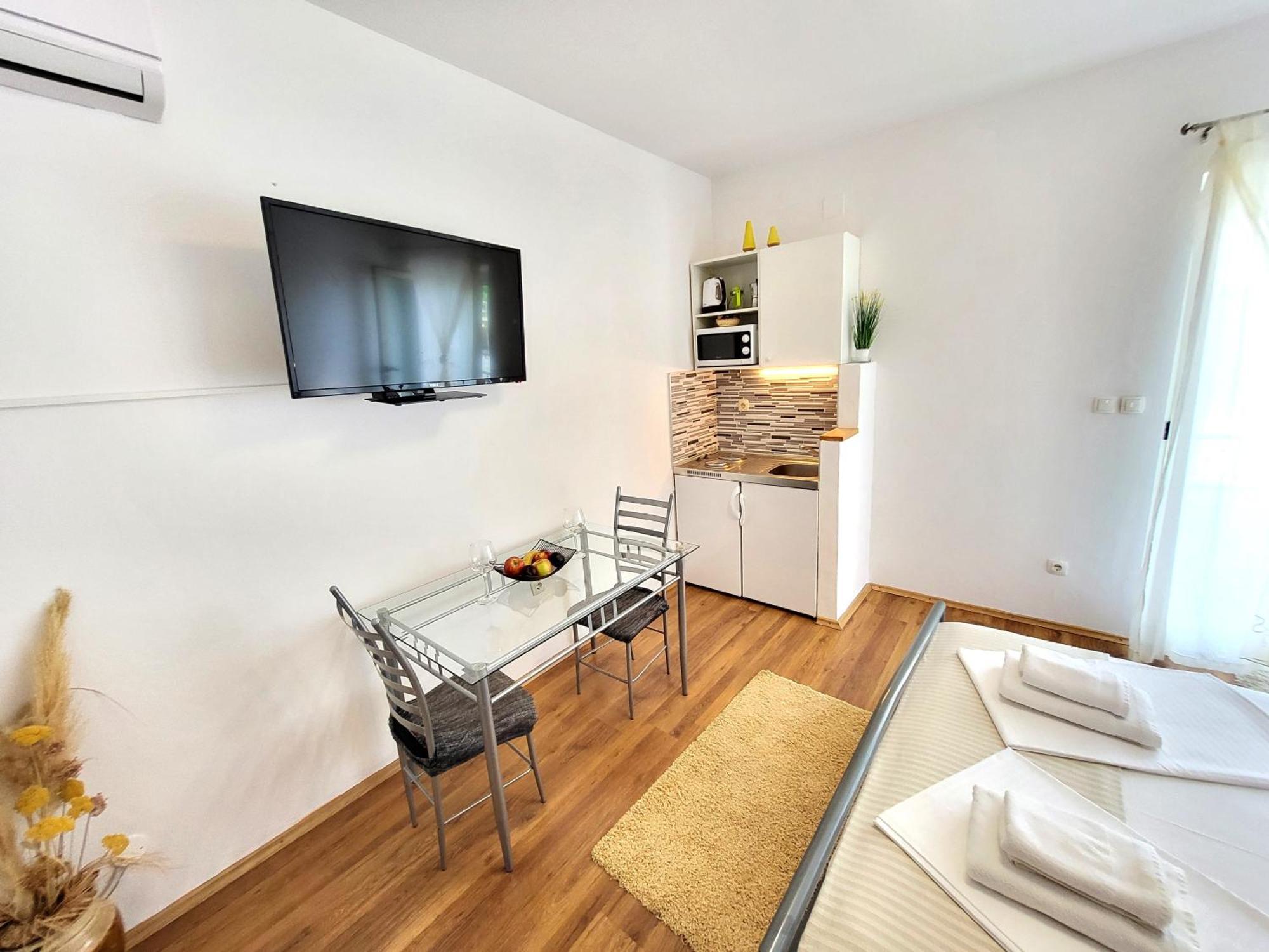 Apartments Vrisnik เยลซา ภายนอก รูปภาพ