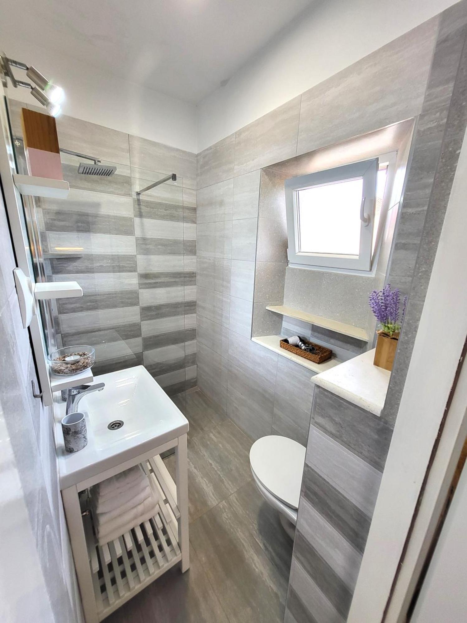 Apartments Vrisnik เยลซา ภายนอก รูปภาพ