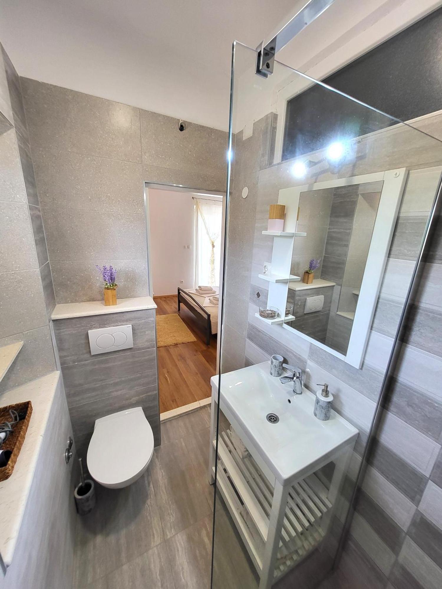 Apartments Vrisnik เยลซา ภายนอก รูปภาพ