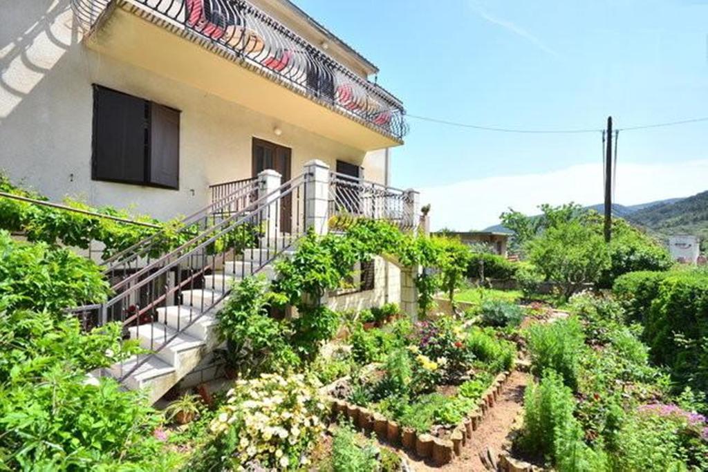 Apartments Vrisnik เยลซา ภายนอก รูปภาพ